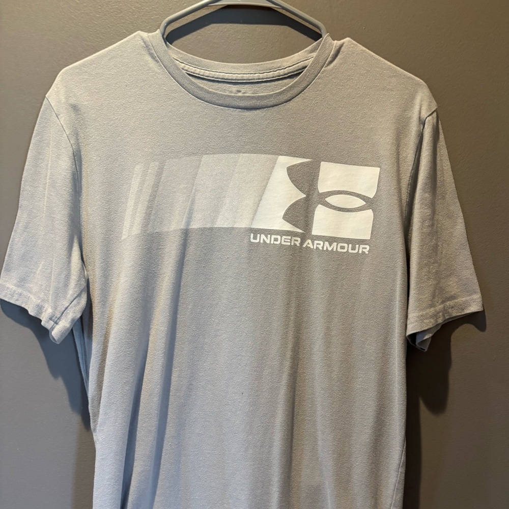 Under Armour Light Gray Short-Sleeve Performance Tee with White Logo